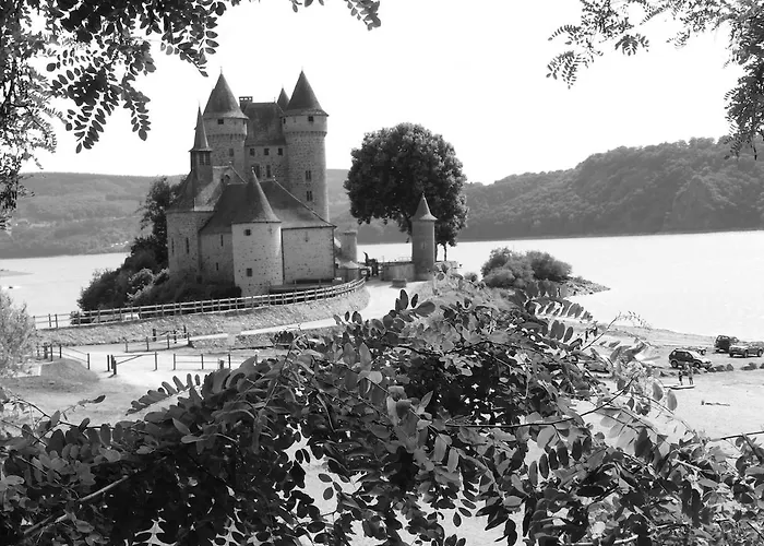 Entre Domes Et Sancy - Le Moderne