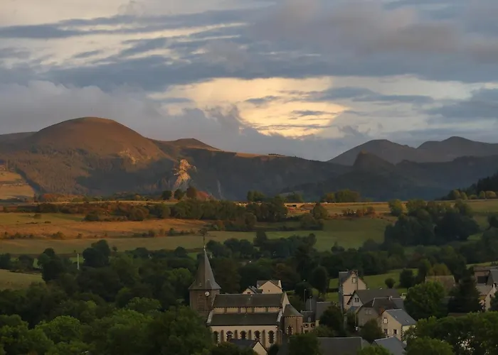 Entre Domes Et Sancy - Le Moderne